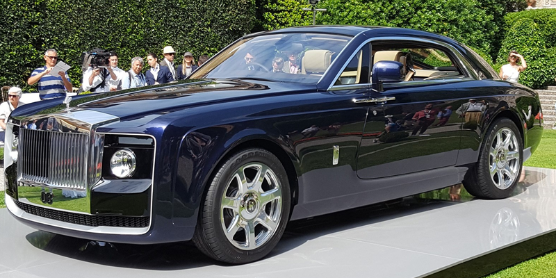 Um dos carros mais caros do mundo Roll Royce.