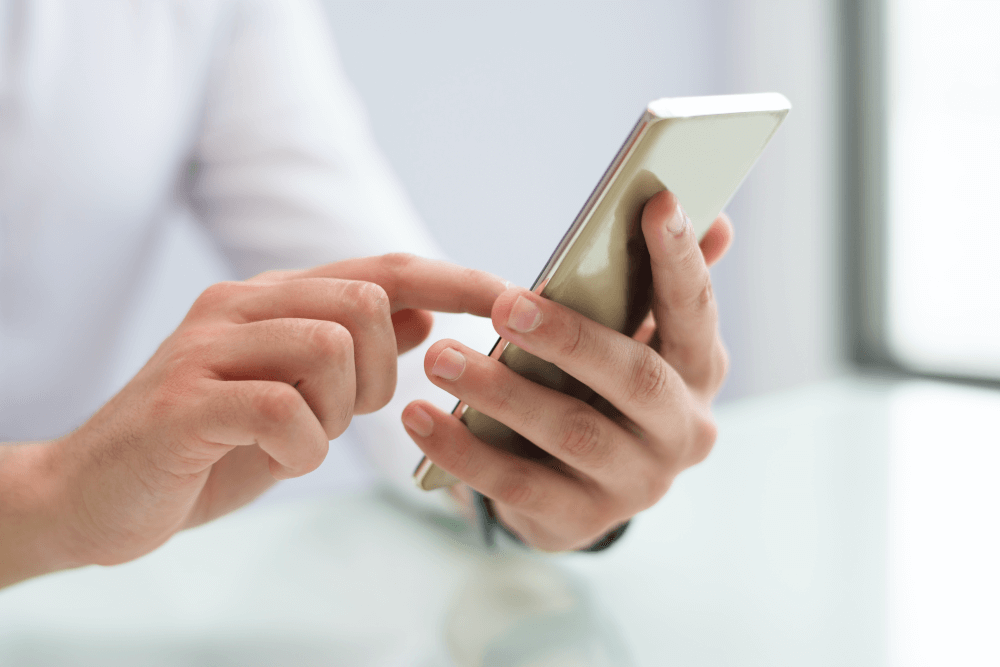 Consultas de débitos consultando por celular