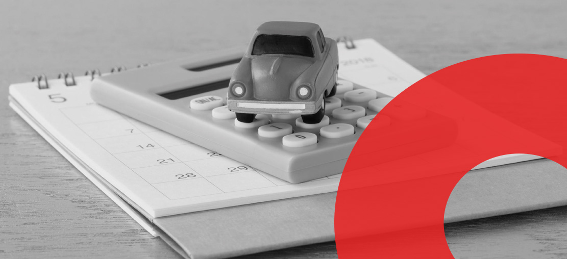 calendário calculadora e enfeite miniatura de fusca sobre os intens restituição de ipva dok despachante