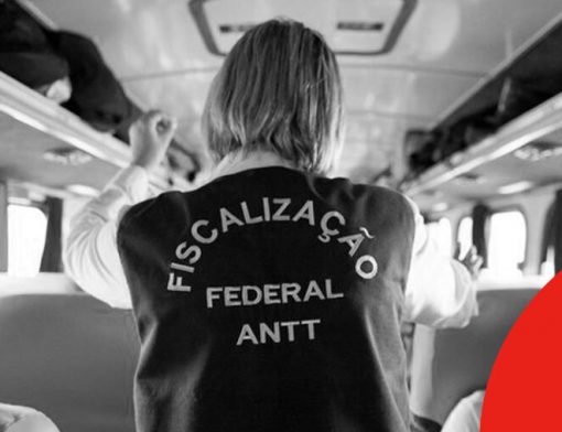 ANTT MULTAS - MULHER FISCALIZANDO UM ÔNIBUS - DOK DESPACHANTE