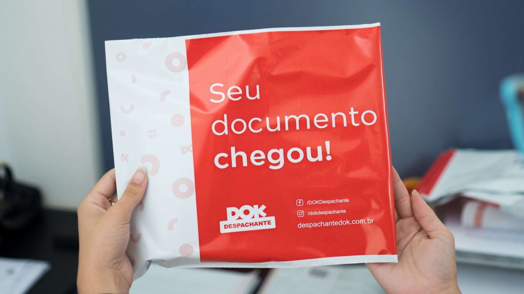 Despachante não entrega documento? Entenda as etapas do seu pedido - Embalagem personalizada seu documento chegou - DOK