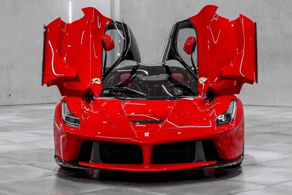 Foto da Ferrari LaFerrari no artigo sobre os carros com IPVA mais caro do Brasil | DOK Despachante