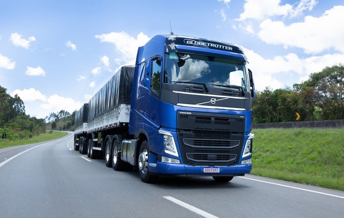 Foto do Volvo FH 540 Globetrotter 8X4, que é o caminhão com IPVA mais caro do Brasil | DOK Despachante