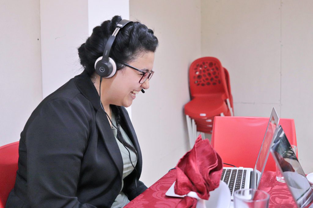 Foto Taís Martins no café com gestor - DOK Despachante