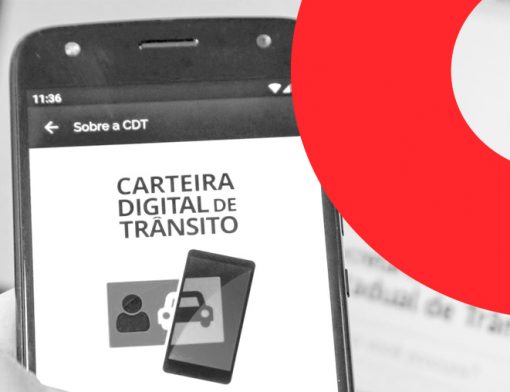 Capa do artigo do app Carteira Digital de Trânsito mostrando celular com ele aberto | DOK Despachante